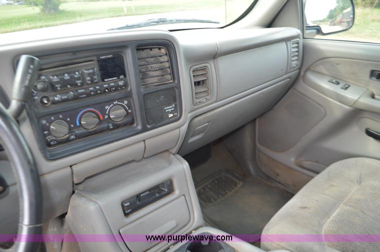 image for item J8683 2000 Chevrolet Silverado 1500 Ext. Cab pickup truck