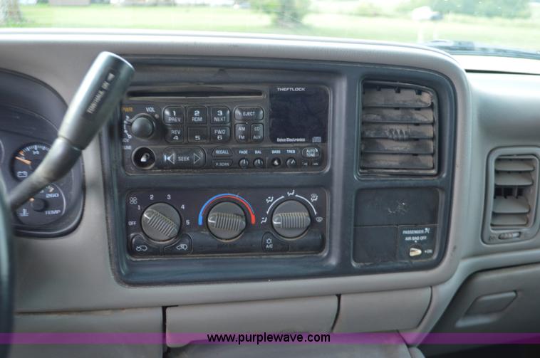 image for item J8683 2000 Chevrolet Silverado 1500 Ext. Cab pickup truck