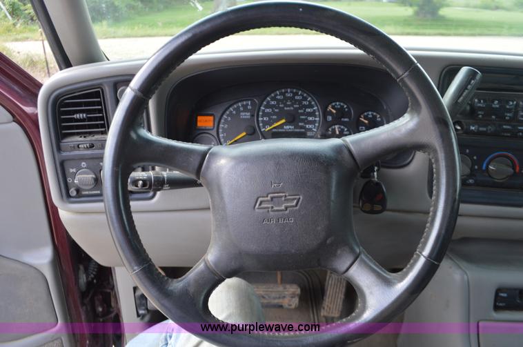 image for item J8683 2000 Chevrolet Silverado 1500 Ext. Cab pickup truck