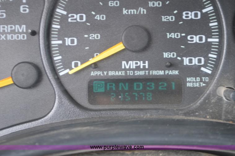 image for item J8683 2000 Chevrolet Silverado 1500 Ext. Cab pickup truck