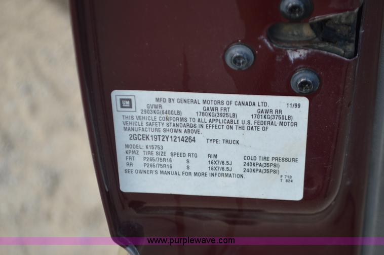 image for item J8683 2000 Chevrolet Silverado 1500 Ext. Cab pickup truck