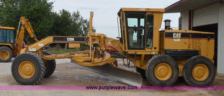 image for item J8684 2006 Caterpillar 120H motor grader