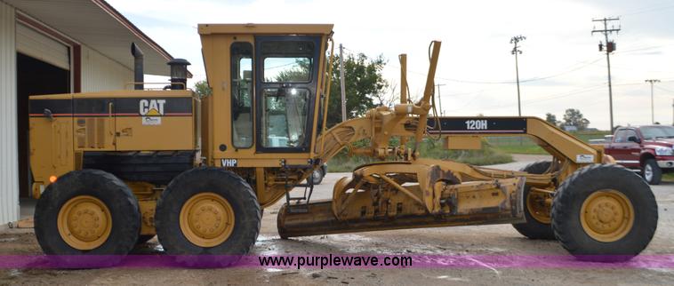 image for item J8684 2006 Caterpillar 120H motor grader