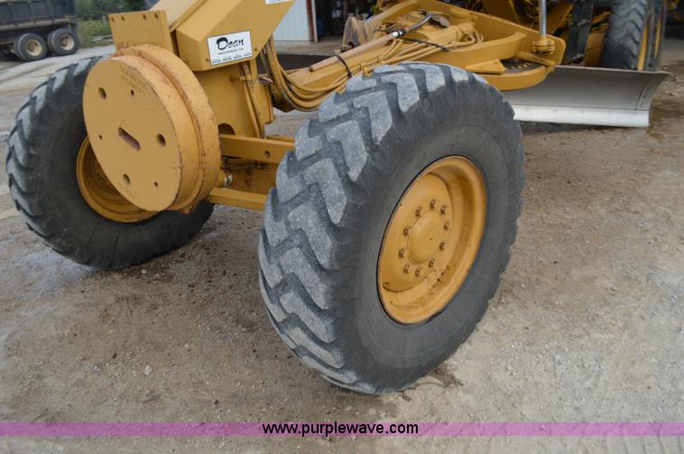 image for item J8684 2006 Caterpillar 120H motor grader