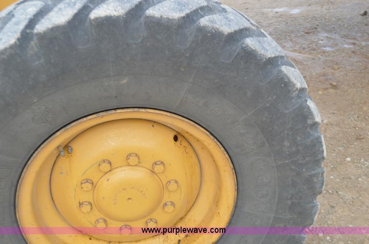 image for item J8684 2006 Caterpillar 120H motor grader