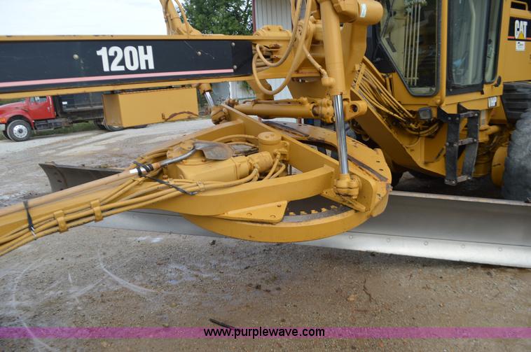 image for item J8684 2006 Caterpillar 120H motor grader