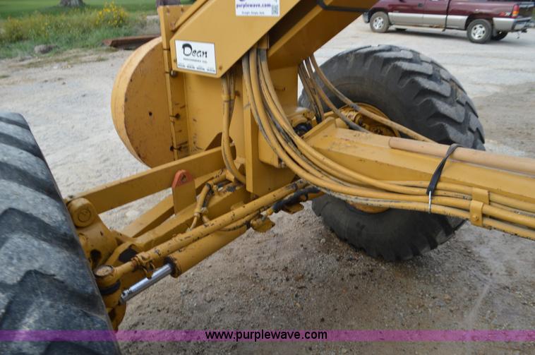 image for item J8684 2006 Caterpillar 120H motor grader