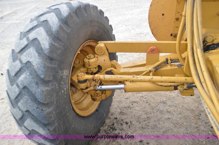 image for item J8684 2006 Caterpillar 120H motor grader