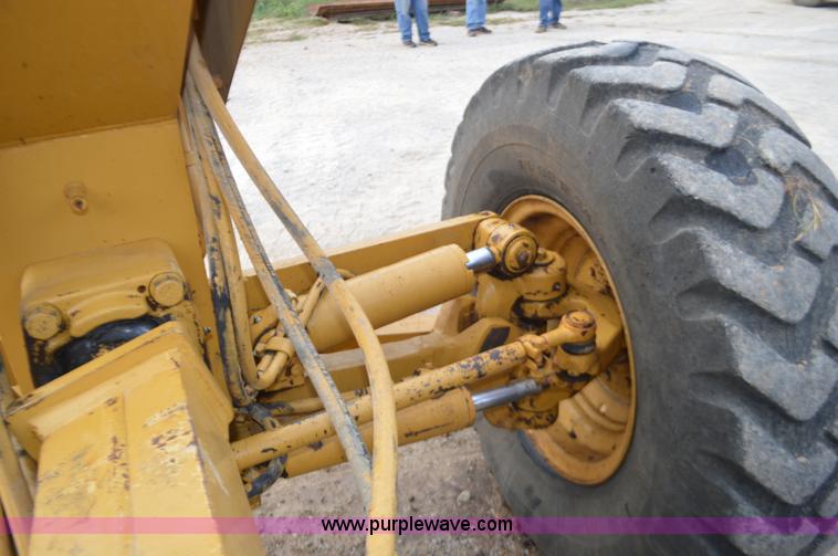 image for item J8684 2006 Caterpillar 120H motor grader