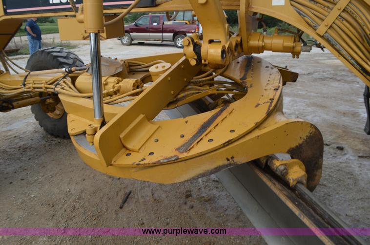 image for item J8684 2006 Caterpillar 120H motor grader