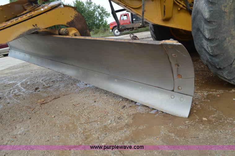 image for item J8684 2006 Caterpillar 120H motor grader