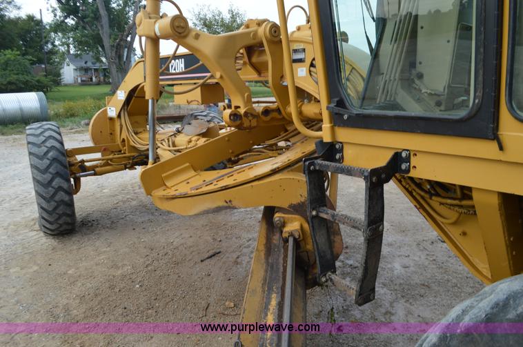 image for item J8684 2006 Caterpillar 120H motor grader