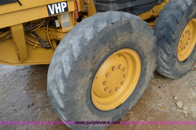 image for item J8684 2006 Caterpillar 120H motor grader