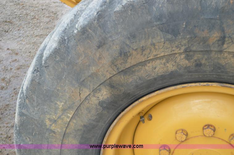 image for item J8684 2006 Caterpillar 120H motor grader