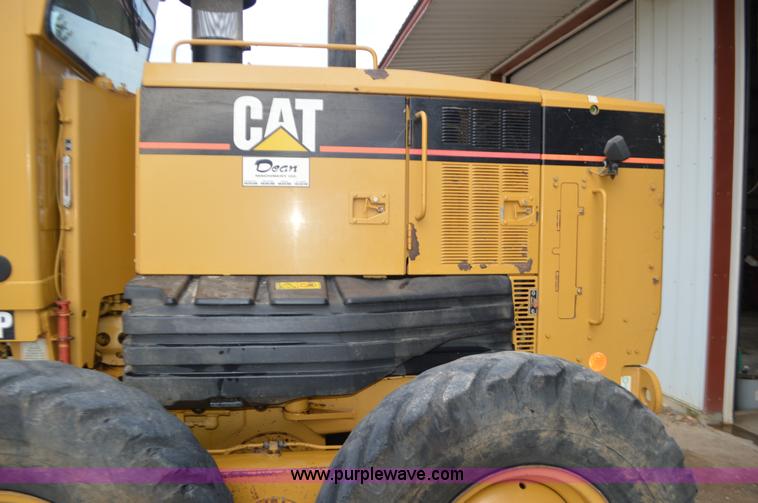 image for item J8684 2006 Caterpillar 120H motor grader