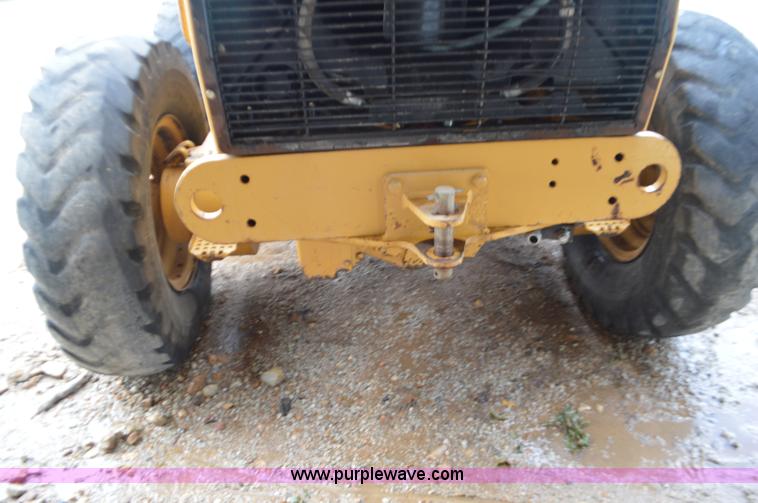 image for item J8684 2006 Caterpillar 120H motor grader