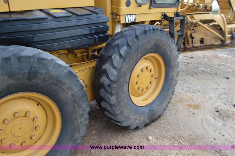 image for item J8684 2006 Caterpillar 120H motor grader