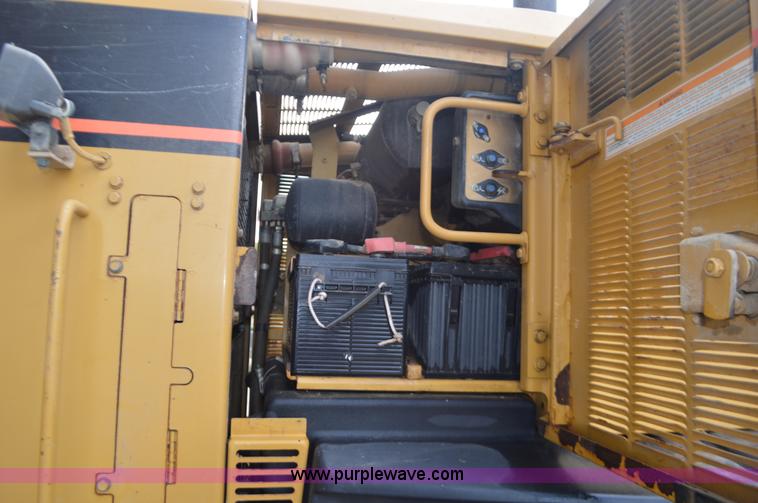image for item J8684 2006 Caterpillar 120H motor grader