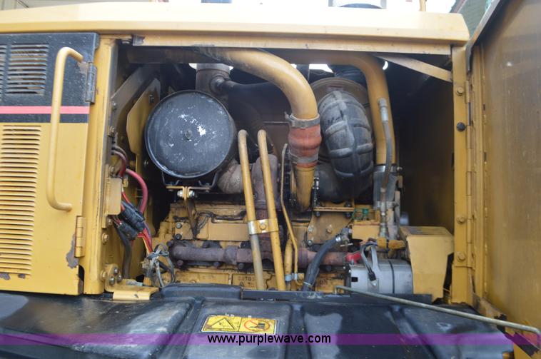image for item J8684 2006 Caterpillar 120H motor grader