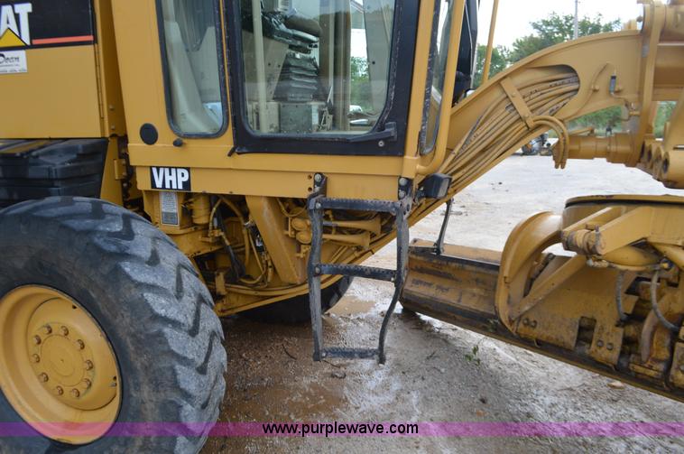 image for item J8684 2006 Caterpillar 120H motor grader