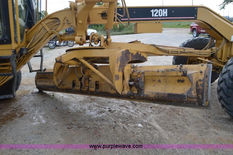 image for item J8684 2006 Caterpillar 120H motor grader
