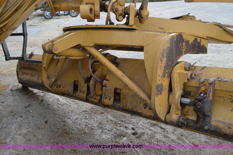 image for item J8684 2006 Caterpillar 120H motor grader