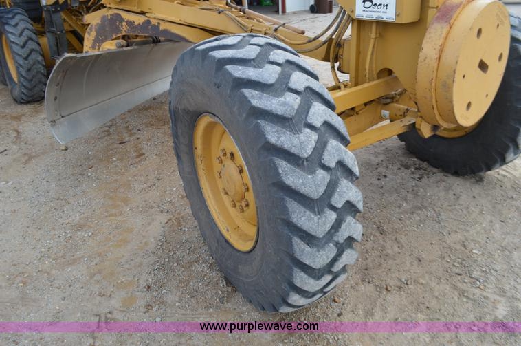 image for item J8684 2006 Caterpillar 120H motor grader