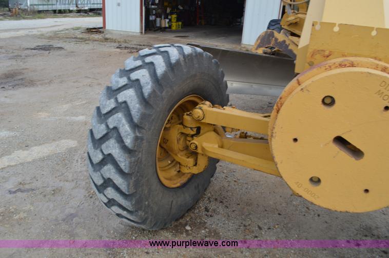 image for item J8684 2006 Caterpillar 120H motor grader