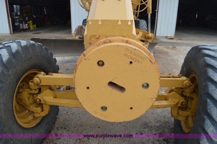 image for item J8684 2006 Caterpillar 120H motor grader
