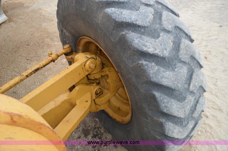 image for item J8684 2006 Caterpillar 120H motor grader