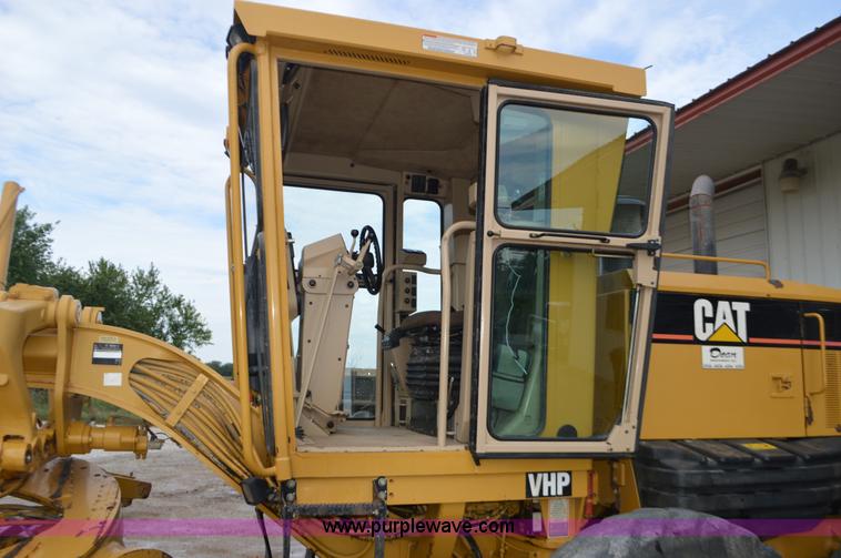 image for item J8684 2006 Caterpillar 120H motor grader