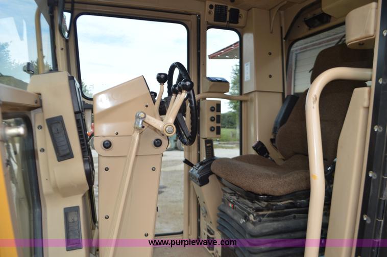 image for item J8684 2006 Caterpillar 120H motor grader