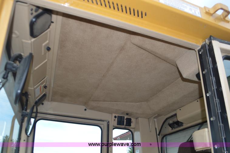 image for item J8684 2006 Caterpillar 120H motor grader