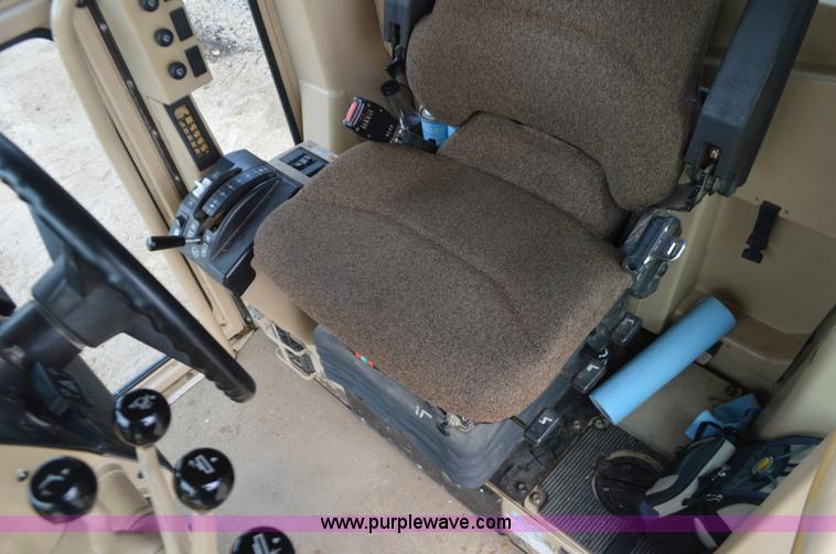 image for item J8684 2006 Caterpillar 120H motor grader