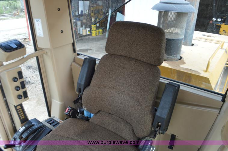 image for item J8684 2006 Caterpillar 120H motor grader