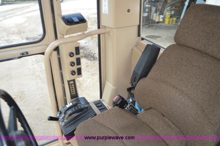 image for item J8684 2006 Caterpillar 120H motor grader