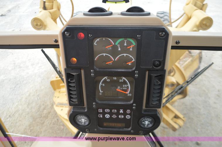 image for item J8684 2006 Caterpillar 120H motor grader