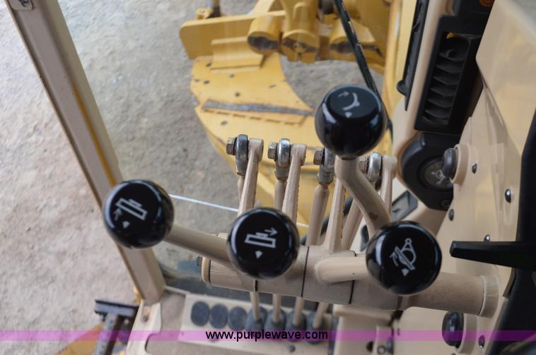 image for item J8684 2006 Caterpillar 120H motor grader