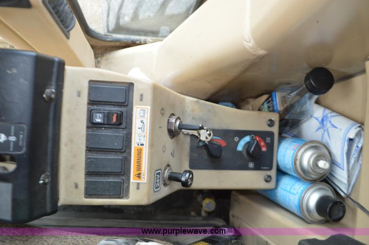 image for item J8684 2006 Caterpillar 120H motor grader