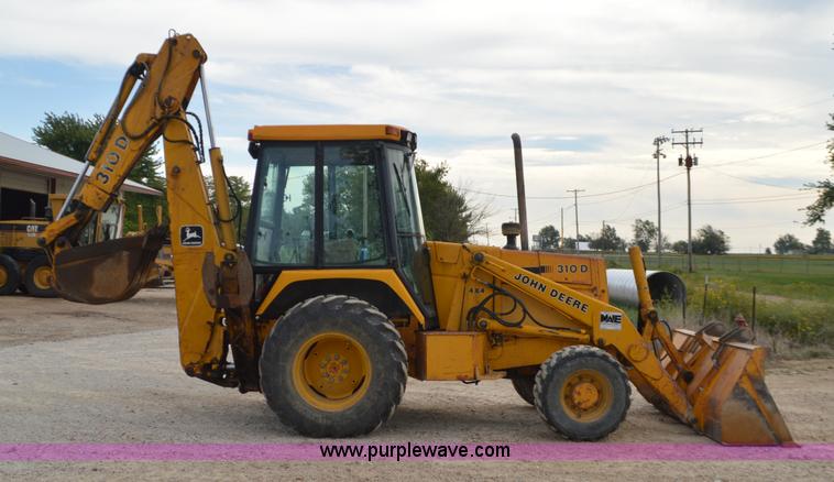 image for item J8685 1991 John Deere 310D backhoe
