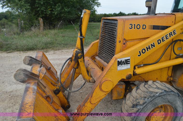 image for item J8685 1991 John Deere 310D backhoe