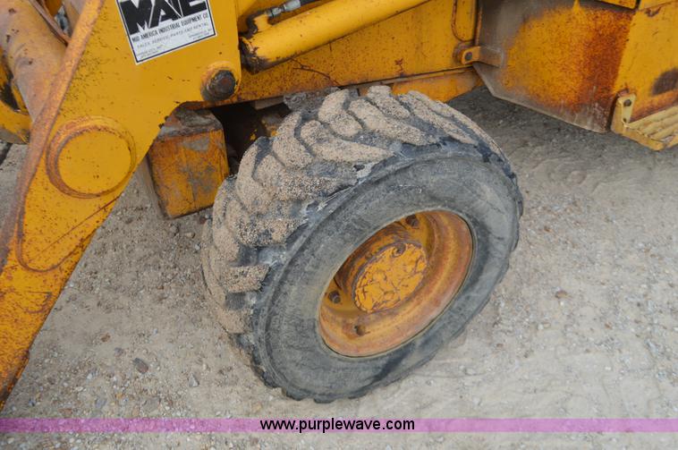 image for item J8685 1991 John Deere 310D backhoe