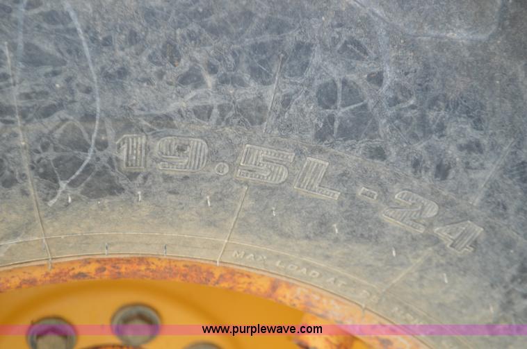 image for item J8685 1991 John Deere 310D backhoe