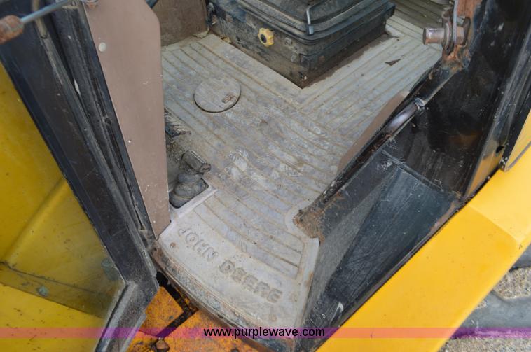 image for item J8685 1991 John Deere 310D backhoe