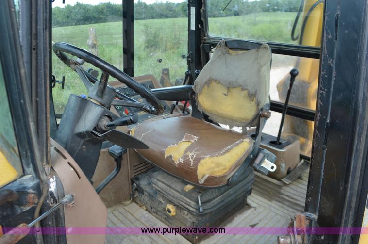 image for item J8685 1991 John Deere 310D backhoe