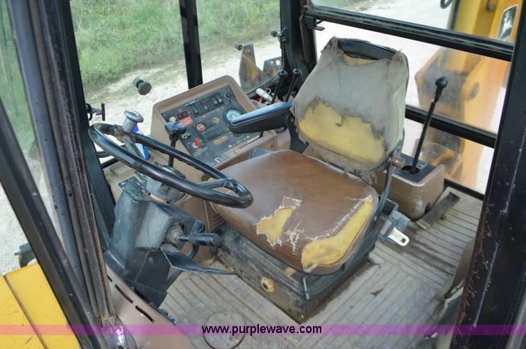 image for item J8685 1991 John Deere 310D backhoe