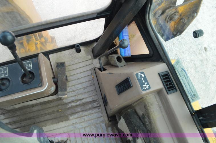 image for item J8685 1991 John Deere 310D backhoe