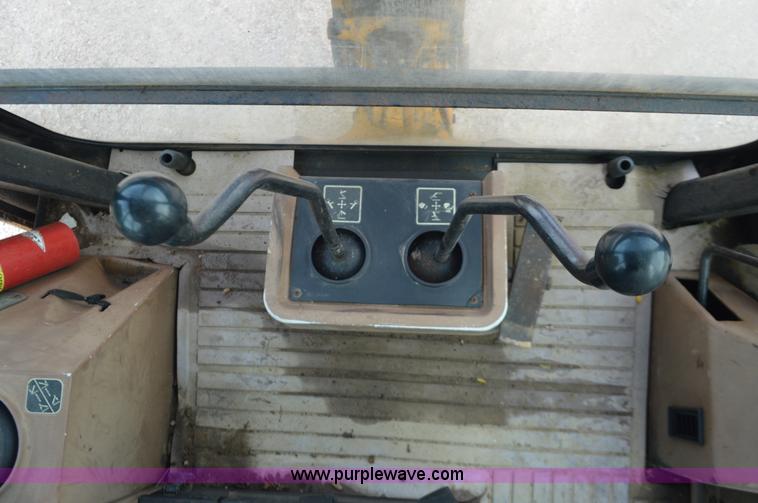 image for item J8685 1991 John Deere 310D backhoe