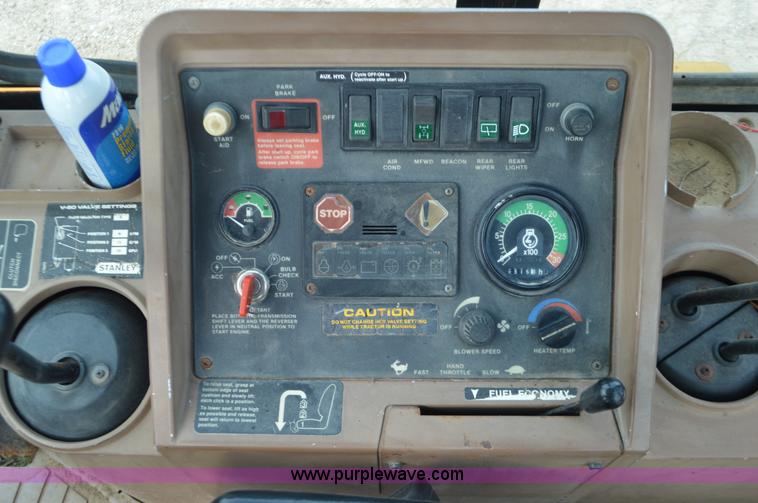 image for item J8685 1991 John Deere 310D backhoe