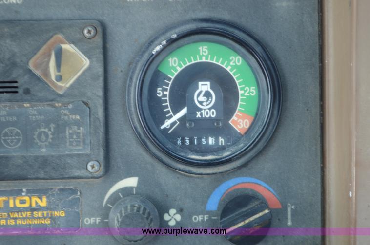 image for item J8685 1991 John Deere 310D backhoe